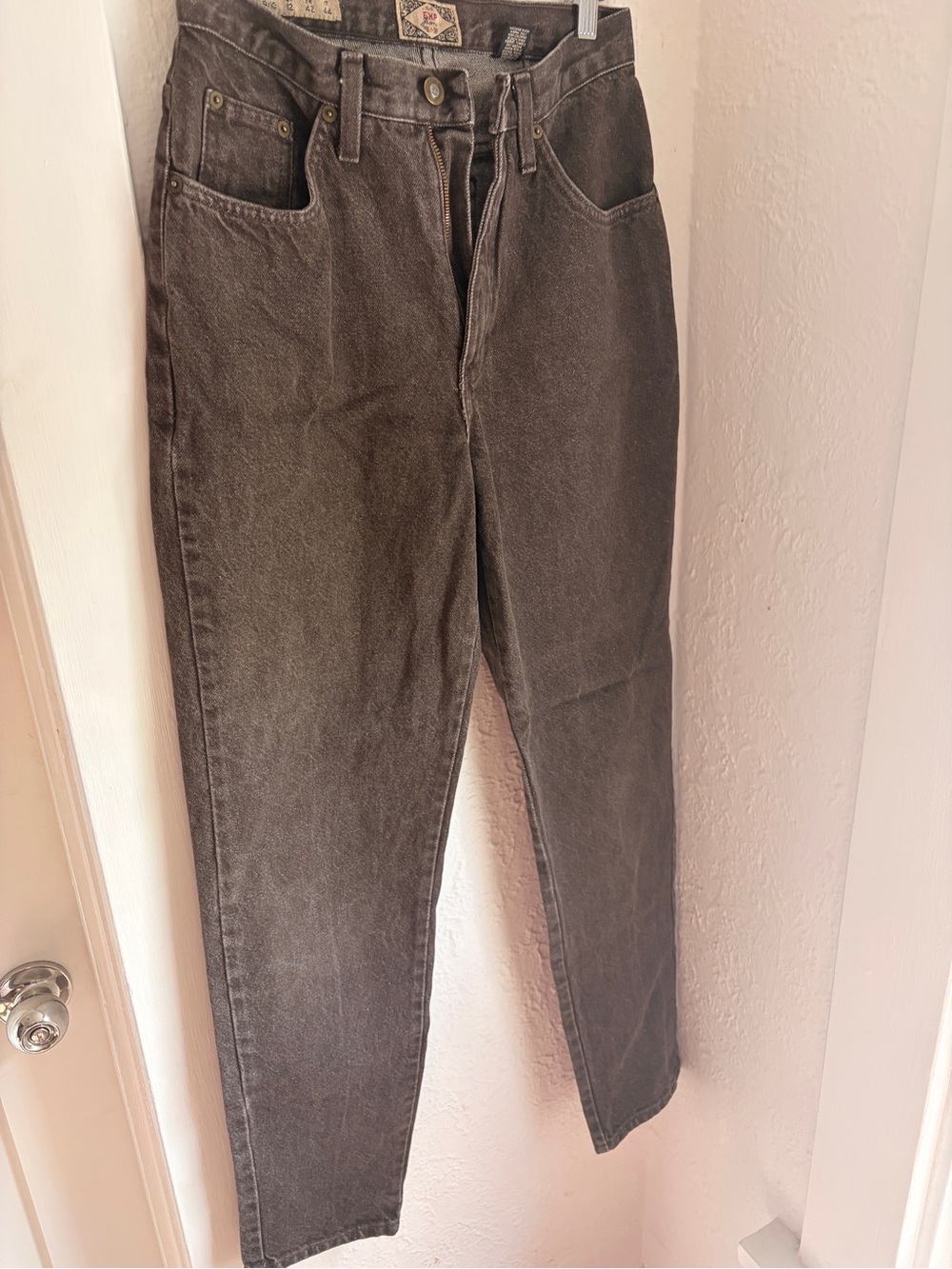 Vintage Express Women’s High-Rise Jeans in Washed Chocolate Color